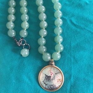 BNWT Aventurine gemstone necklace w/flower pendant